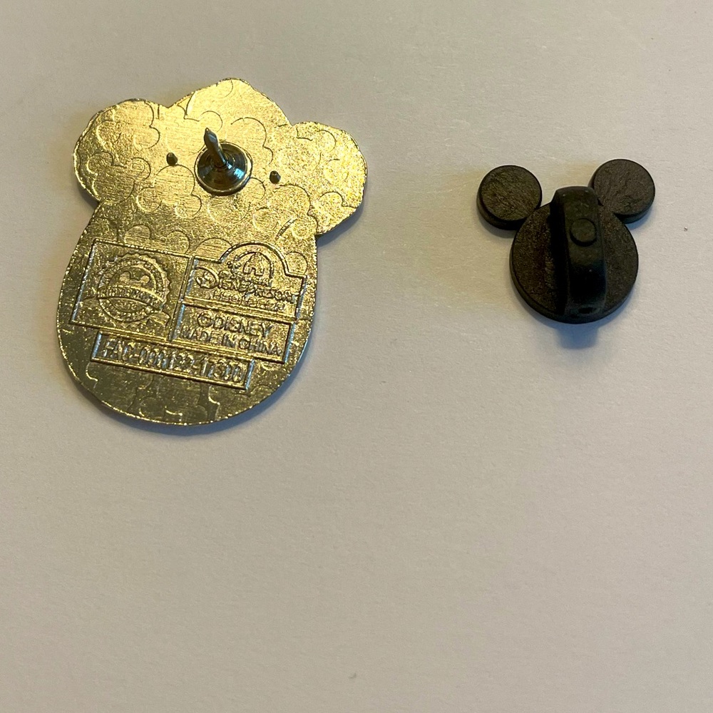 ✨4/25✨DISNEY Trading Pin “Duffy the Disney Bear” - Picture 2 of 2